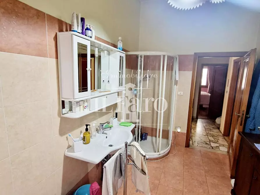 Immagine 45 di Casa indipendente in vendita  a Campi Bisenzio