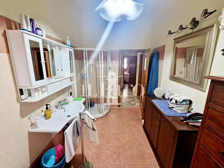 Immagine 42 di Casa indipendente in vendita  a Campi Bisenzio