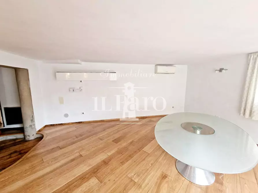 Immagine 36 di Casa indipendente in vendita  a Campi Bisenzio