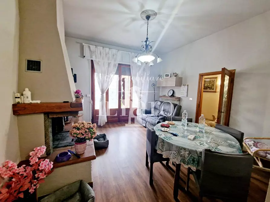 Immagine 13 di Casa indipendente in vendita  a Campi Bisenzio