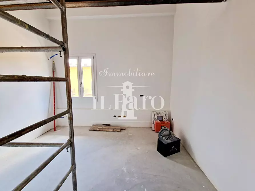 Immagine 16 di Appartamento in vendita  a Campi Bisenzio