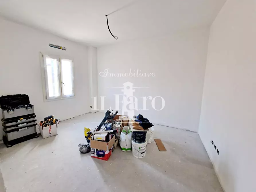 Immagine 11 di Appartamento in vendita  a Campi Bisenzio