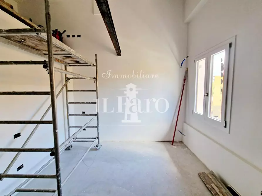 Immagine 18 di Appartamento in vendita  a Campi Bisenzio