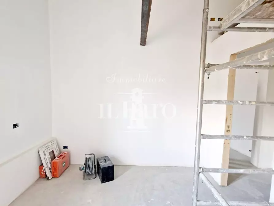 Immagine 17 di Appartamento in vendita  a Campi Bisenzio