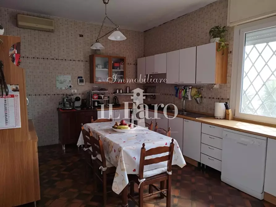 Immagine 13 di Villa in vendita  a Campi Bisenzio