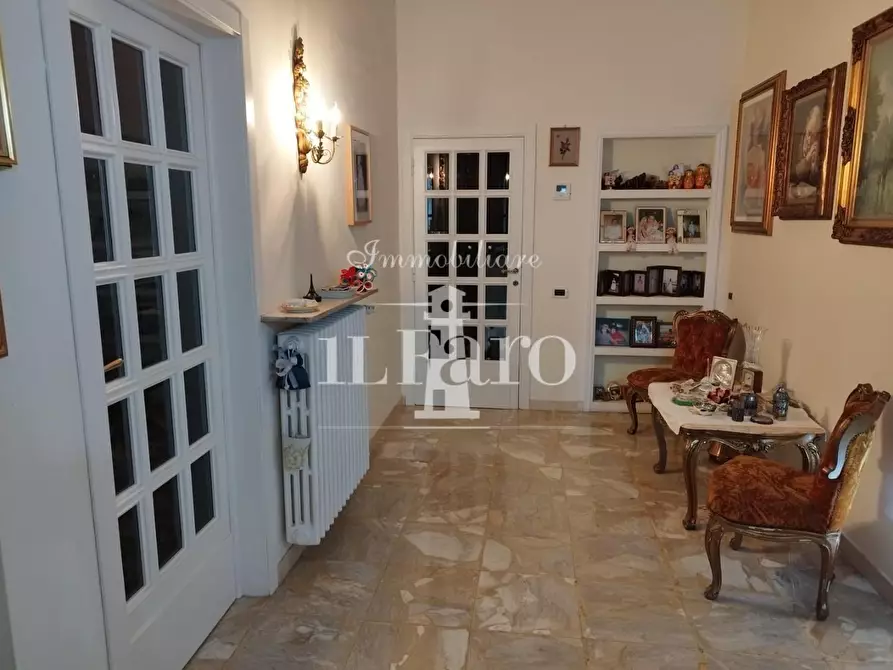 Immagine 8 di Villa in vendita  a Campi Bisenzio