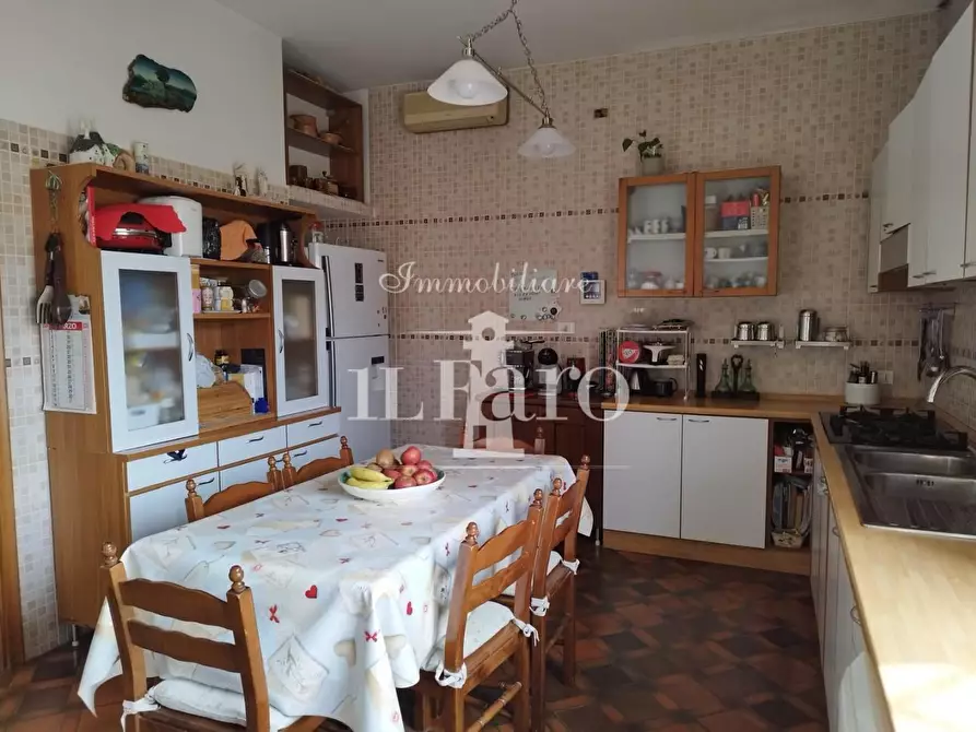 Immagine 11 di Villa in vendita  a Campi Bisenzio