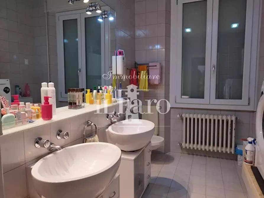 Immagine 20 di Villa in vendita  a Campi Bisenzio