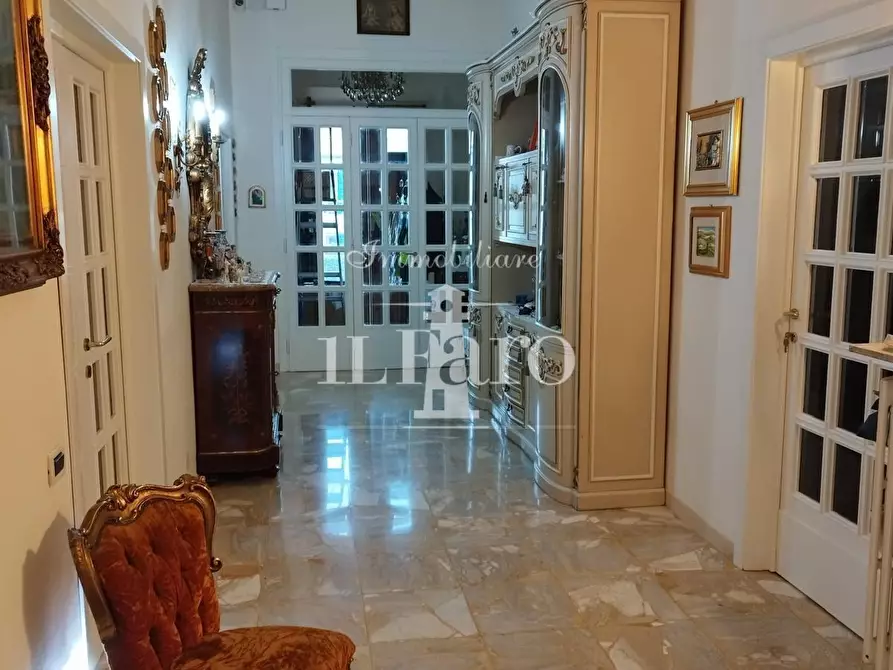 Immagine 2 di Villa in vendita  a Campi Bisenzio