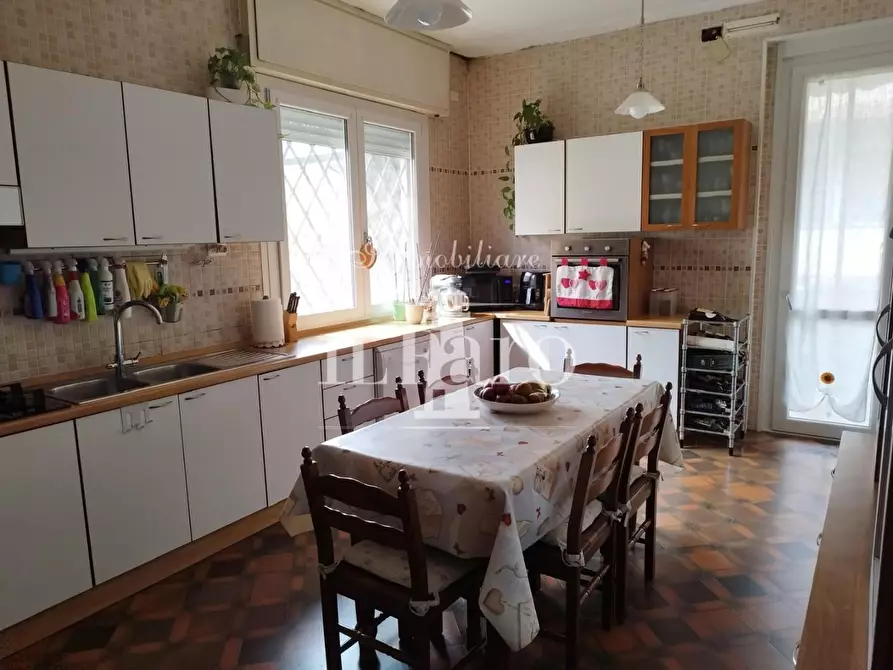 Immagine 12 di Villa in vendita  a Campi Bisenzio