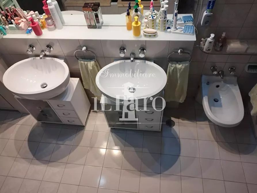 Immagine 21 di Villa in vendita  a Campi Bisenzio