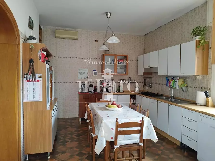 Immagine 9 di Villa in vendita  a Campi Bisenzio