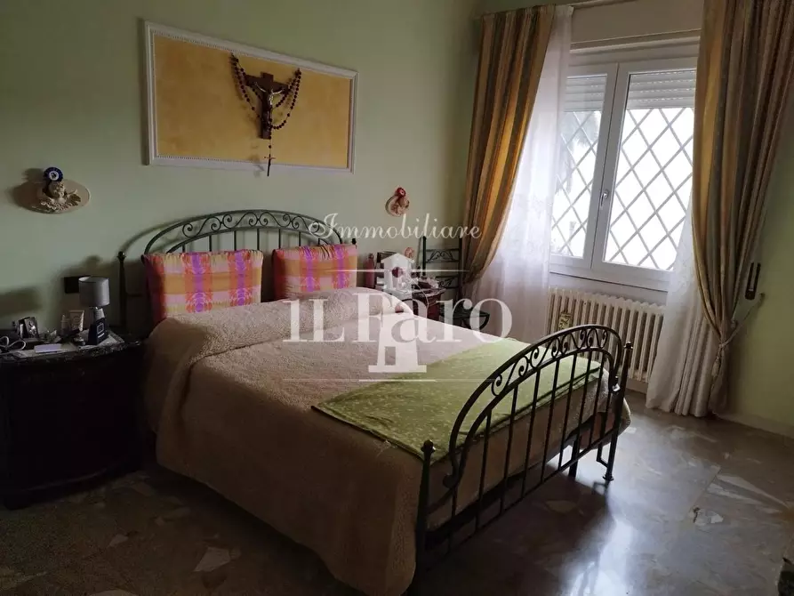 Immagine 16 di Villa in vendita  a Campi Bisenzio