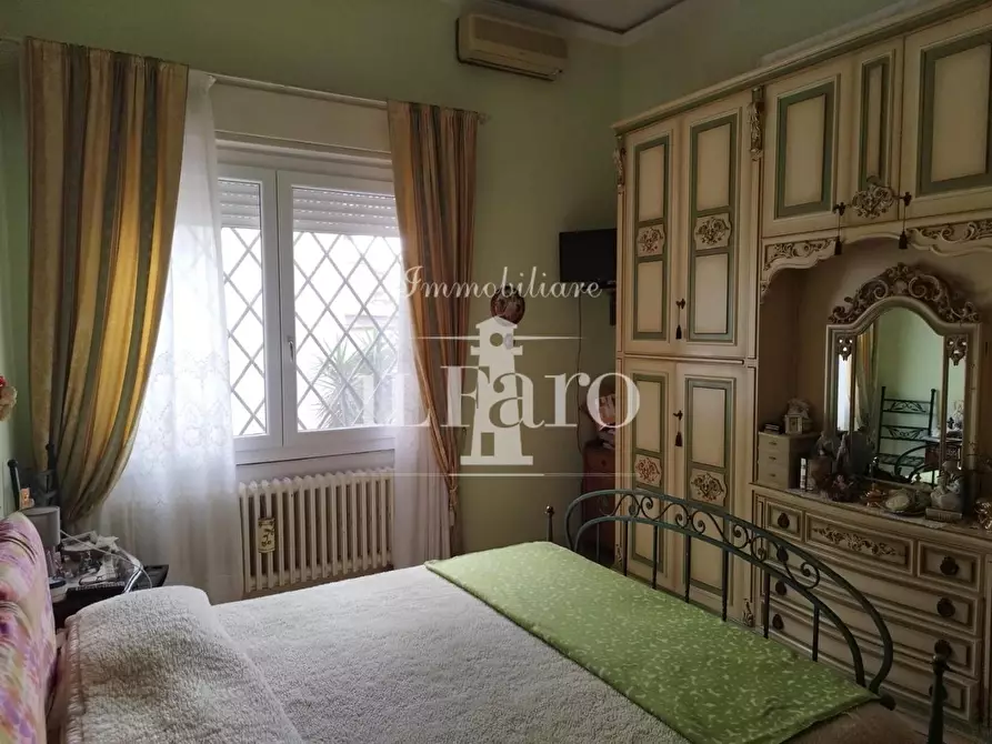 Immagine 15 di Villa in vendita  a Campi Bisenzio