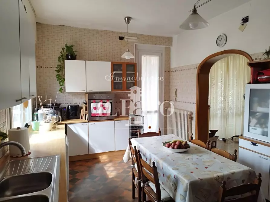 Immagine 14 di Villa in vendita  a Campi Bisenzio