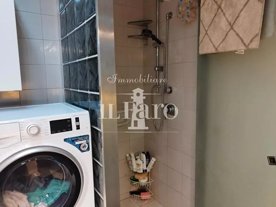 Immagine 23 di Villa in vendita  a Campi Bisenzio