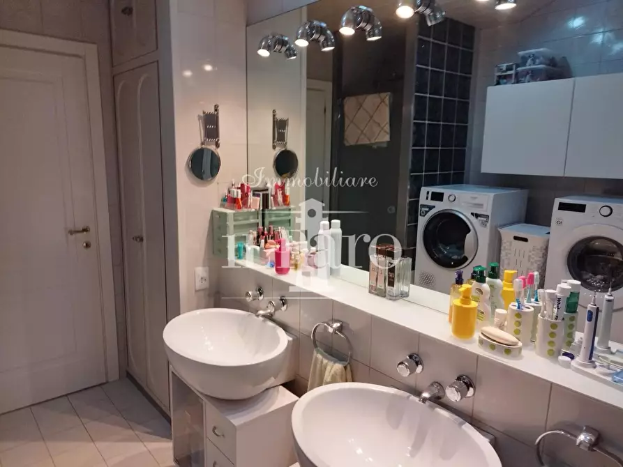 Immagine 22 di Villa in vendita  a Campi Bisenzio