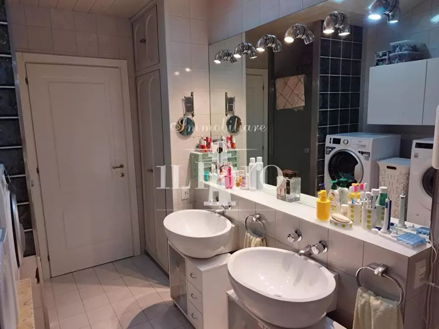 Immagine 19 di Villa in vendita  a Campi Bisenzio