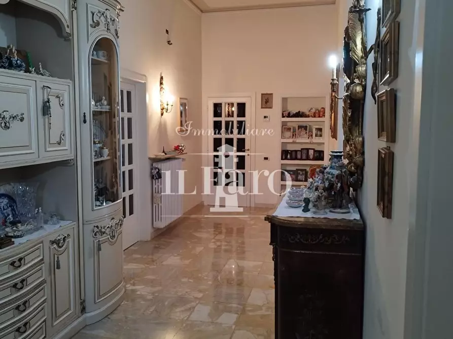 Immagine 3 di Villa in vendita  a Campi Bisenzio