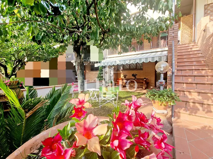 Immagine 4 di Villetta a schiera in vendita  a Campi Bisenzio