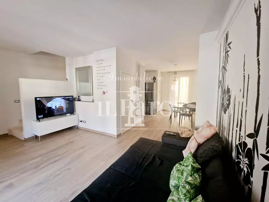 Immagine 18 di Villetta a schiera in vendita  a Campi Bisenzio