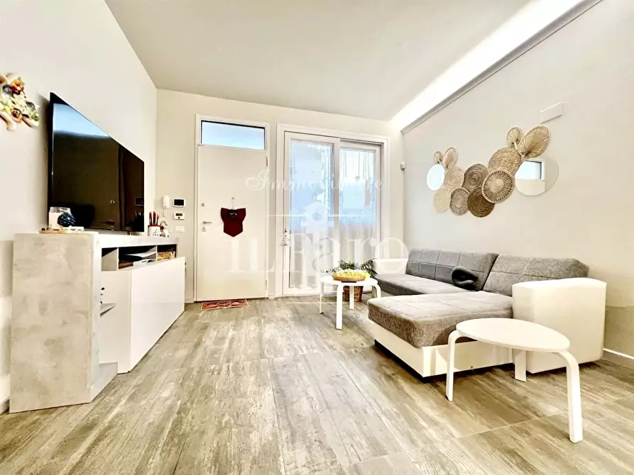 Immagine 2 di Appartamento in vendita  a Campi Bisenzio