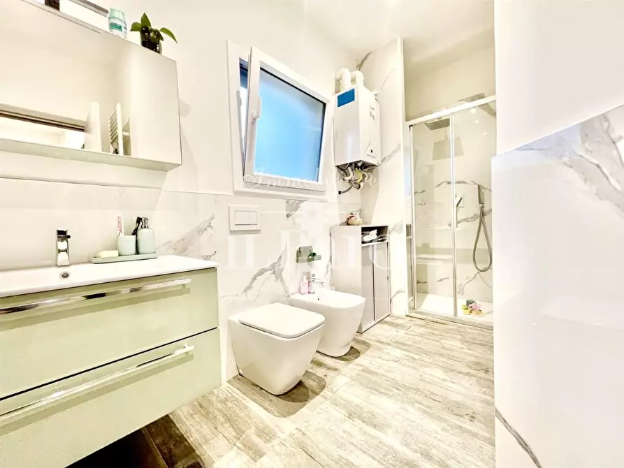 Immagine 14 di Appartamento in vendita  a Campi Bisenzio