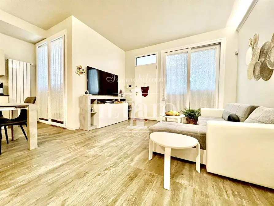 Immagine 1 di Appartamento in vendita  a Campi Bisenzio