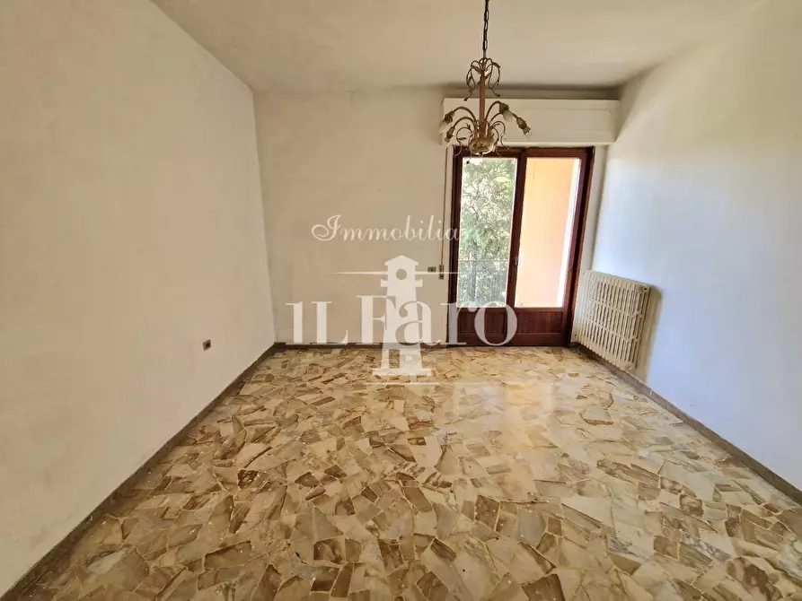 Immagine 12 di Appartamento in vendita  a Campi Bisenzio