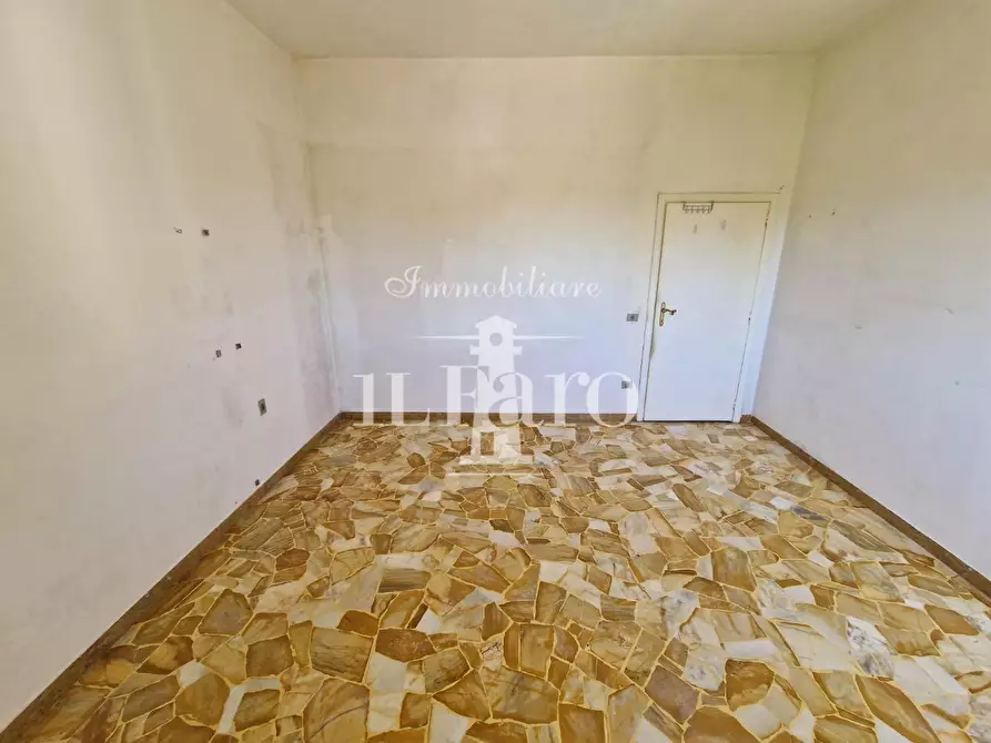 Immagine 17 di Appartamento in vendita  a Campi Bisenzio