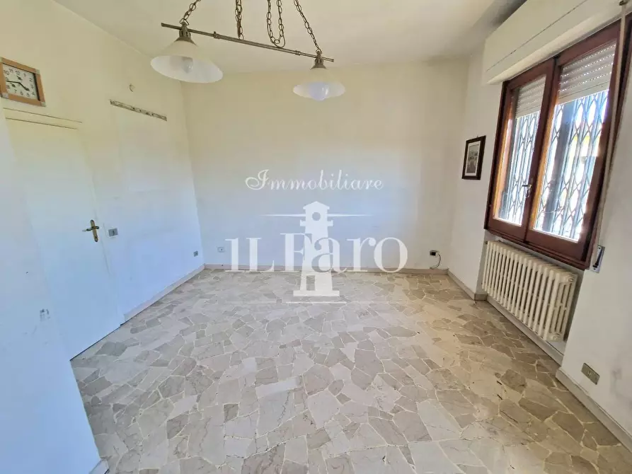 Immagine 9 di Appartamento in vendita  a Campi Bisenzio