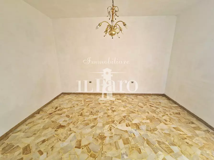 Immagine 11 di Appartamento in vendita  a Campi Bisenzio