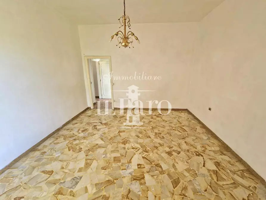 Immagine 10 di Appartamento in vendita  a Campi Bisenzio