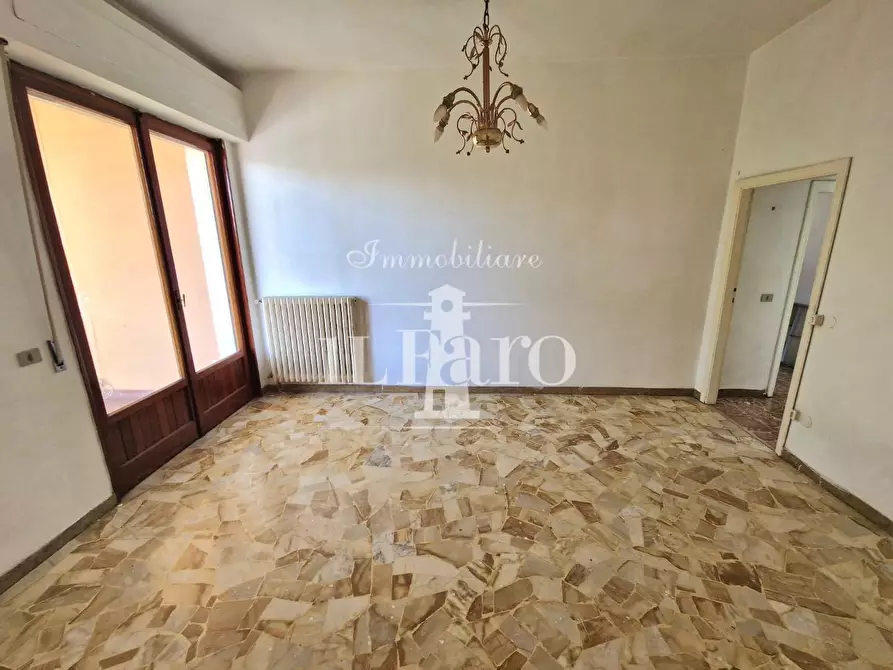 Immagine 13 di Appartamento in vendita  a Campi Bisenzio