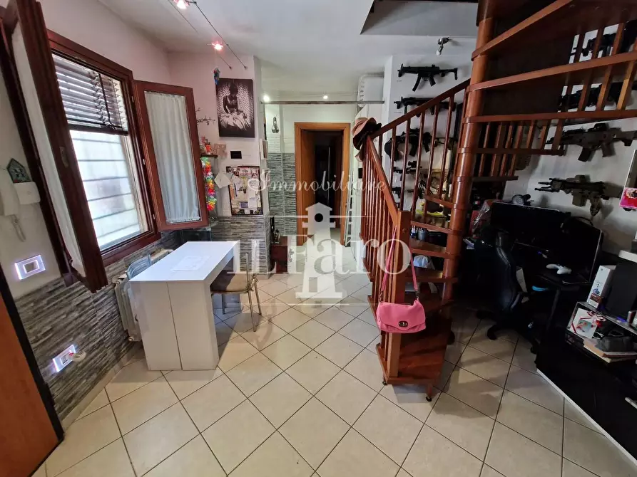 Immagine 2 di Appartamento in vendita  a Campi Bisenzio