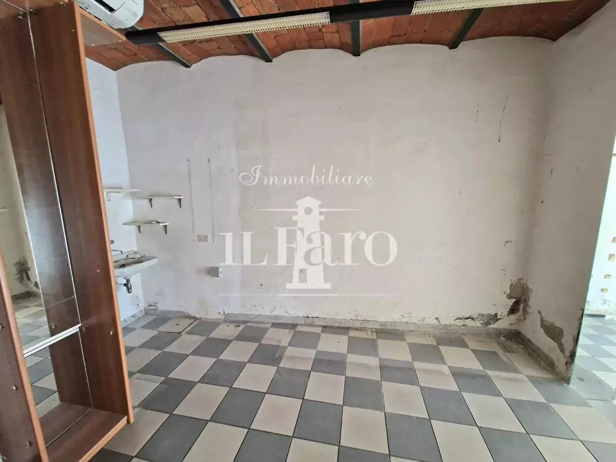 Immagine 8 di Locale commerciale in vendita  a Signa