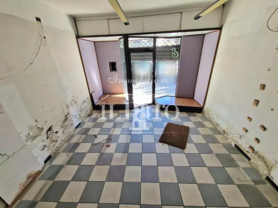 Immagine 1 di Locale commerciale in vendita  a Signa