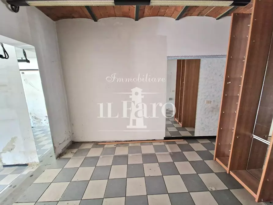 Immagine 5 di Locale commerciale in vendita  a Signa