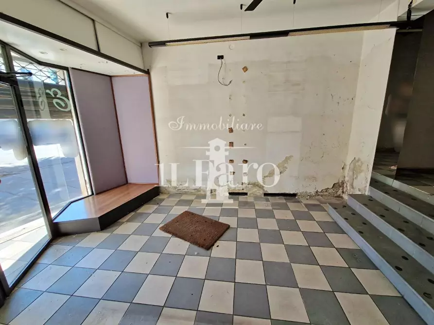 Immagine 2 di Locale commerciale in vendita  a Signa