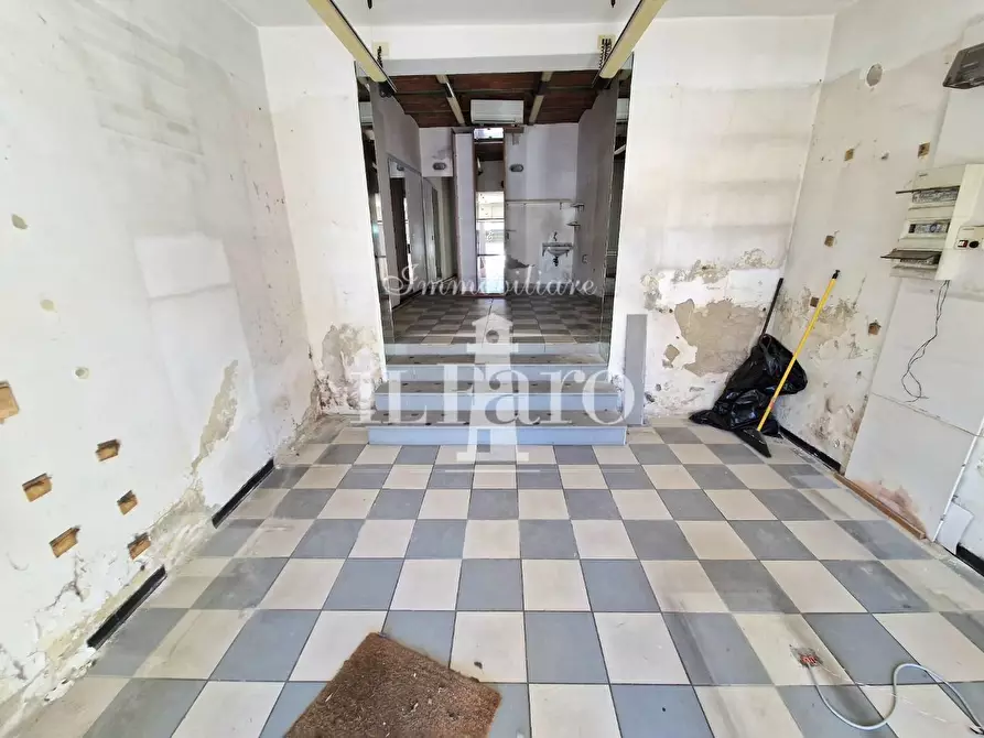 Immagine 4 di Locale commerciale in vendita  a Signa