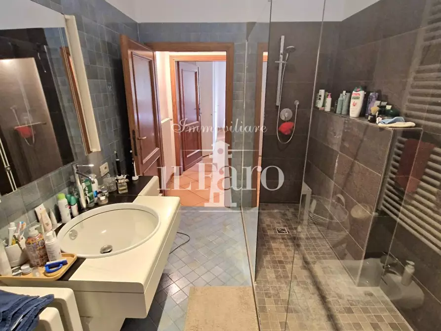 Immagine 24 di Terratetto in vendita  a Campi Bisenzio