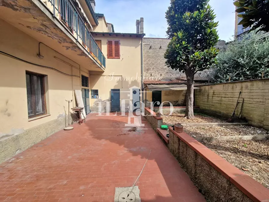 Immagine 32 di Terratetto in vendita  a Campi Bisenzio