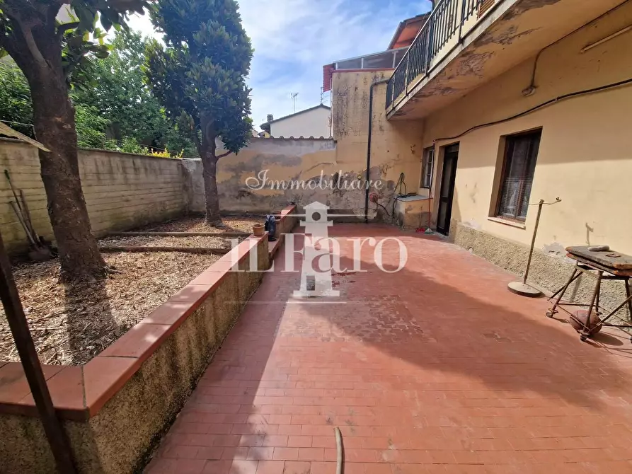 Immagine 34 di Terratetto in vendita  a Campi Bisenzio