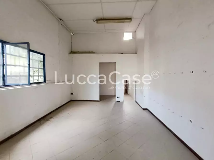 Immagine 7 di Locale commerciale in affitto  a Porcari