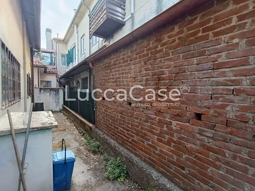 Immagine 12 di Locale commerciale in affitto  a Porcari