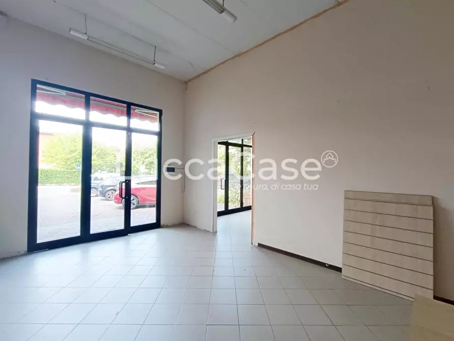 Immagine 6 di Locale commerciale in affitto  a Porcari