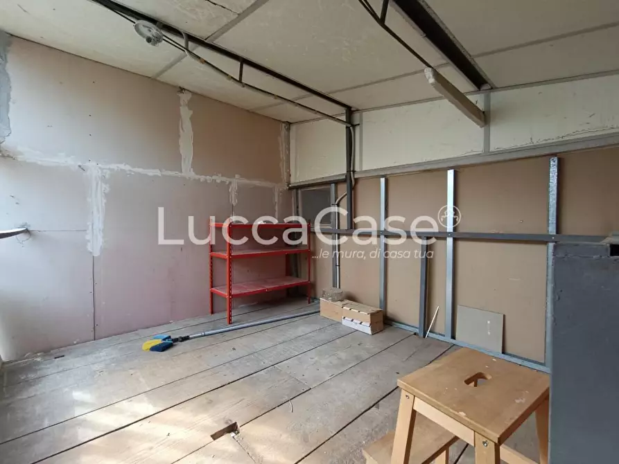 Immagine 11 di Locale commerciale in affitto  a Porcari