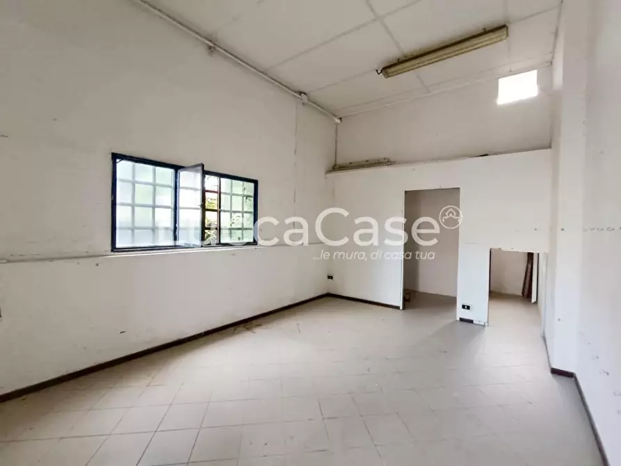 Immagine 5 di Locale commerciale in affitto  a Porcari