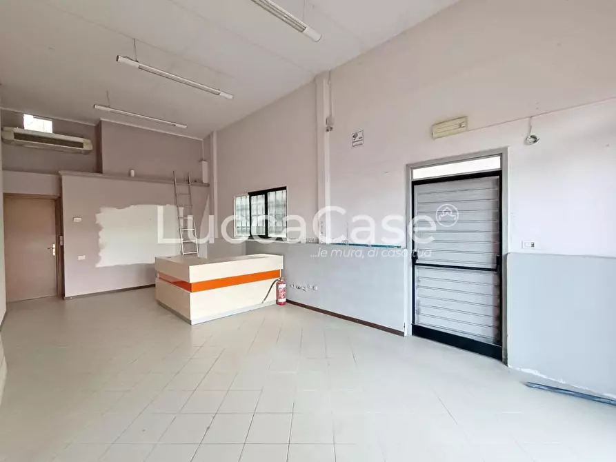 Immagine 4 di Locale commerciale in affitto  a Porcari