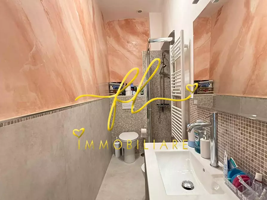 Immagine 11 di Appartamento in vendita  a Livorno